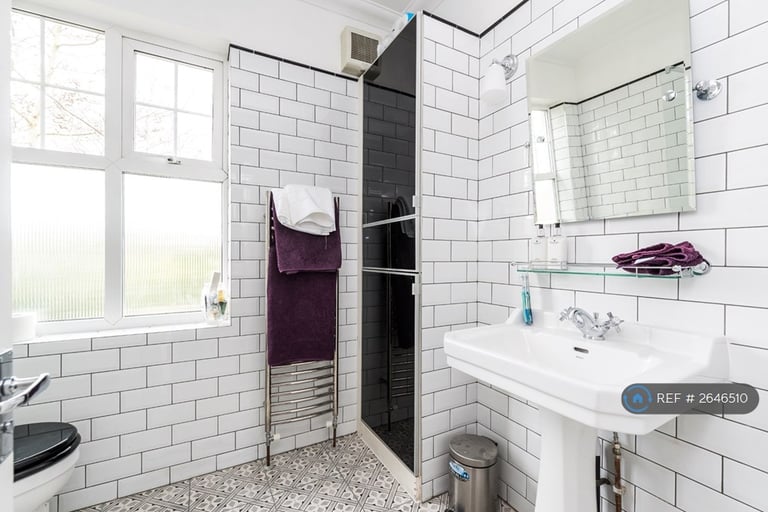 2 bedroom flat in Effra Road, London, SW2 (2 bed) (#2646510)