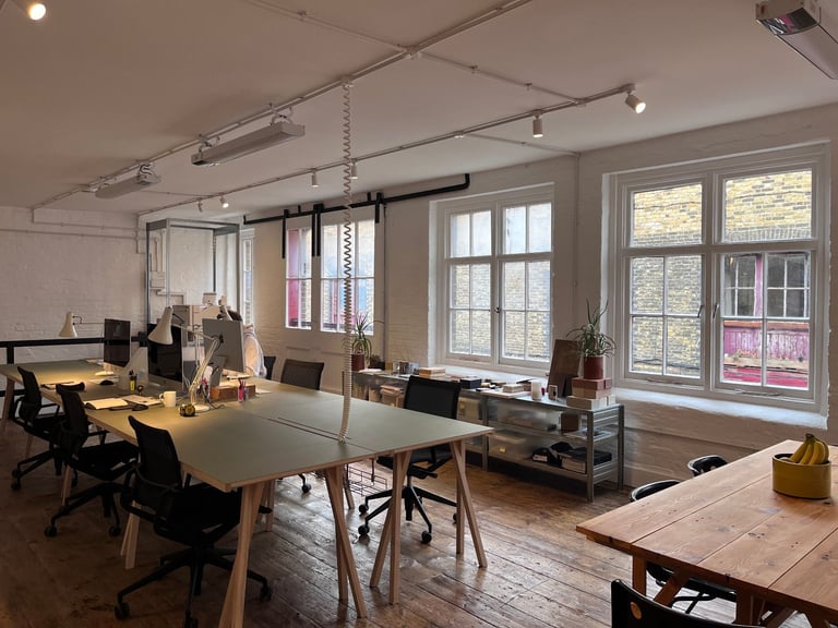 Permanent & Hot Desks Available in Newly Refurbished Friendly Studio