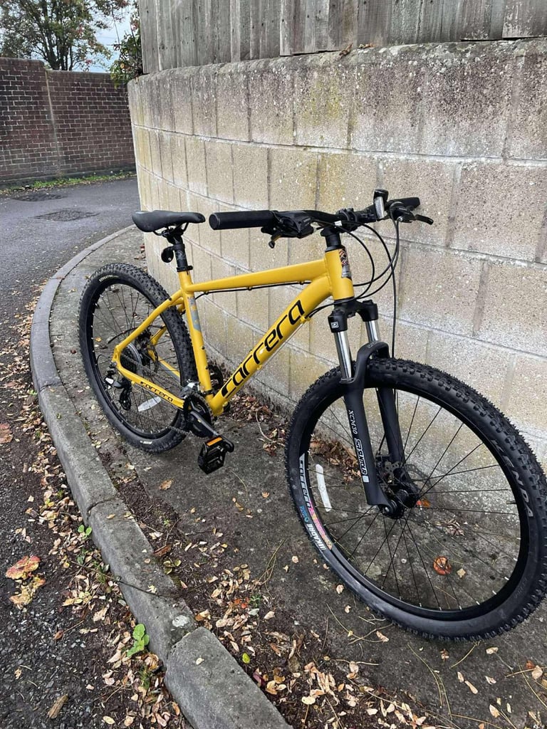 Carrera bike new in condition 