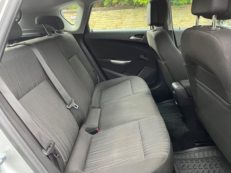 2010 Vauxhall Astra 1.4 16v Exclusiv Euro 5 5dr HATCHBACK Petrol Manual