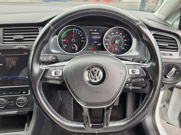 Volkswagen Golf 35.8kWh e-Golf Auto 5dr Electric Automatic