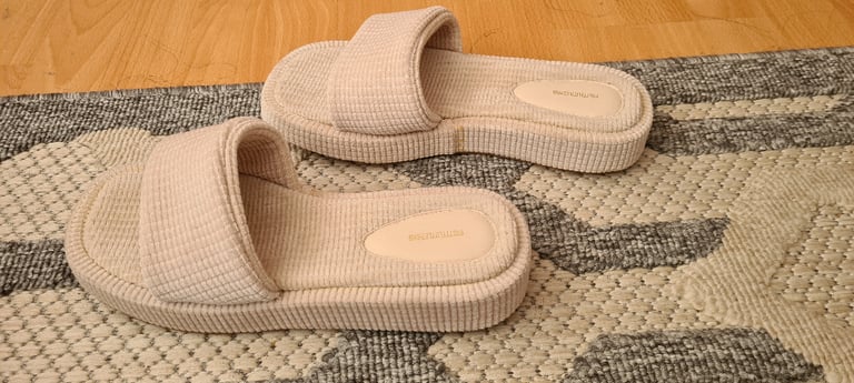 Prettylittlething Sandals 