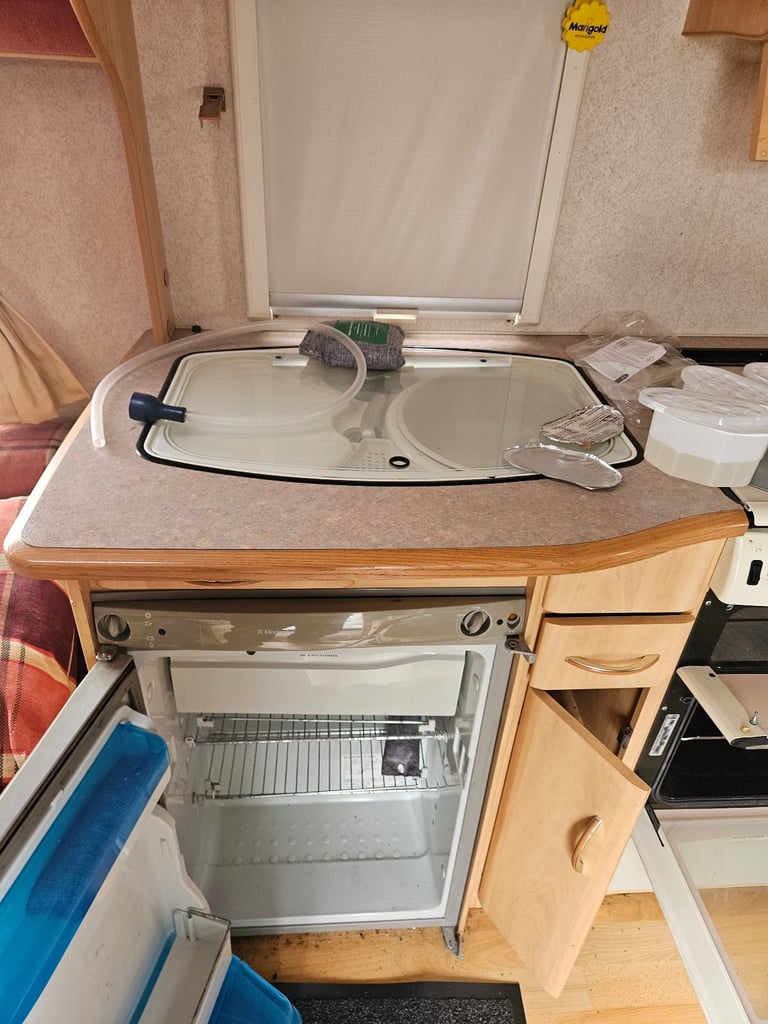 Sterling Eccles Elite Searcher Touring Caravan – For Sale