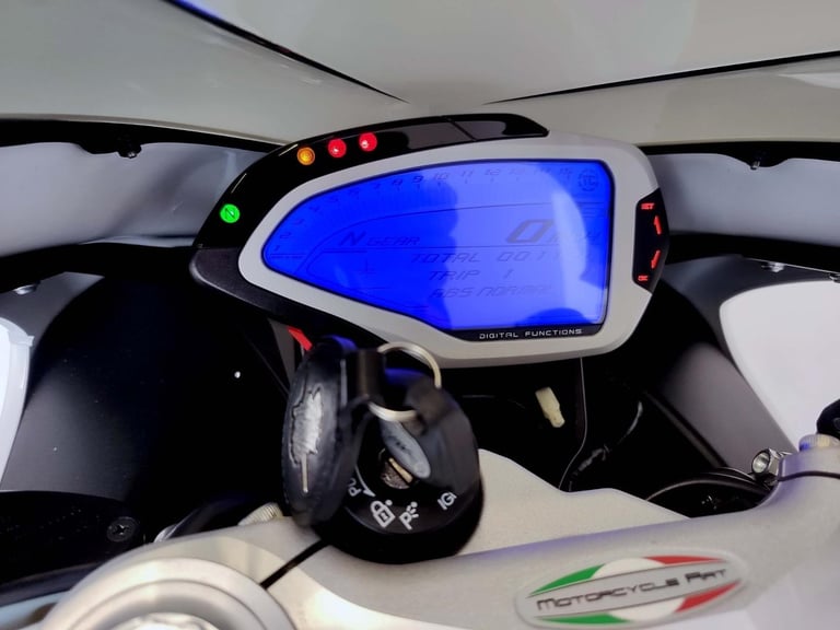 2015 MV Agusta F4 1000 White 1,135 Miles | £256 Dep & £256 pcm 7.9% APR