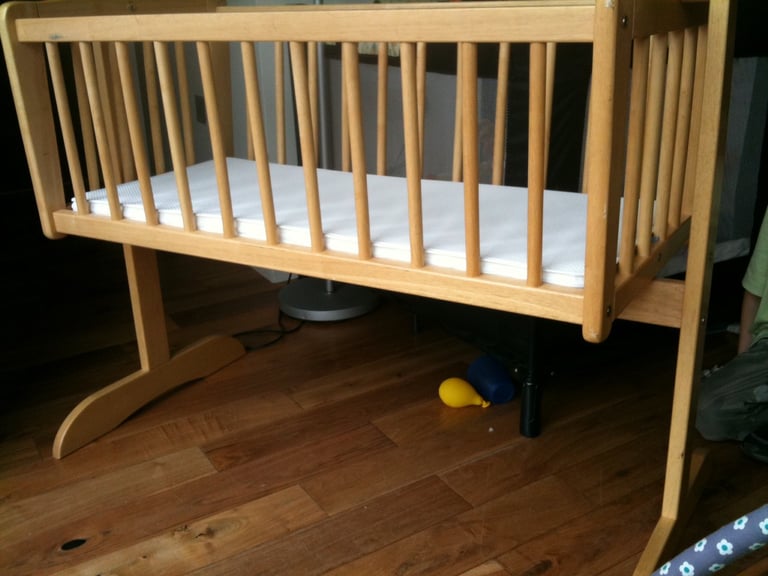 Wooden baby cheap crib for sale