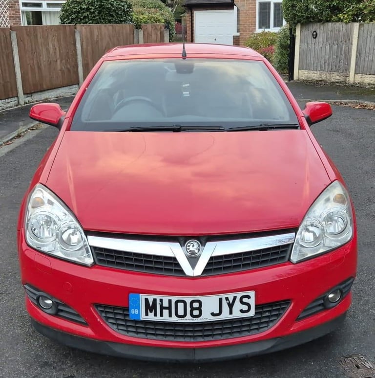 Automatic - Convertible. Leather seats. Serviced 12 times. 2008 Vauxhall Astra TwinTop Design 1.8