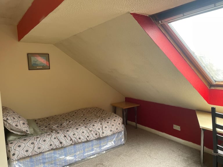 Two Newly Refurbished Rooms in Clean, Quiet Home – Ideal for Students or Professionals