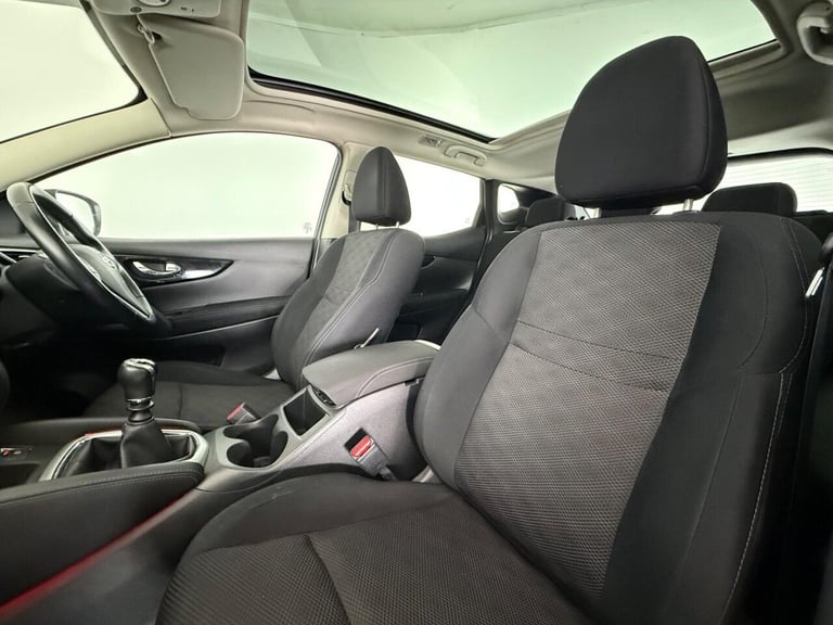 2016 Nissan Qashqai 1.2 DiG-T N-Connecta 5dr HATCHBACK PETROL Manual