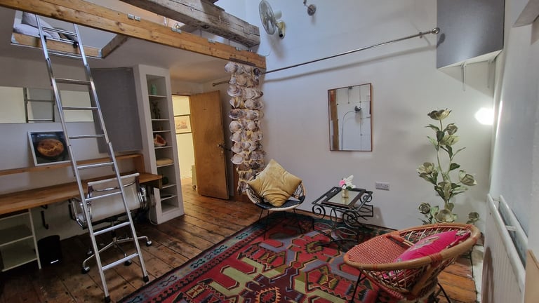 Office Studio Space with mezzanine £700 p/m work only - Available immediately 