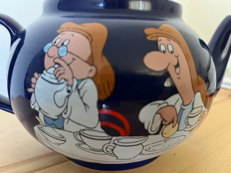 Lyon’s Tetley blue teapot by Wade