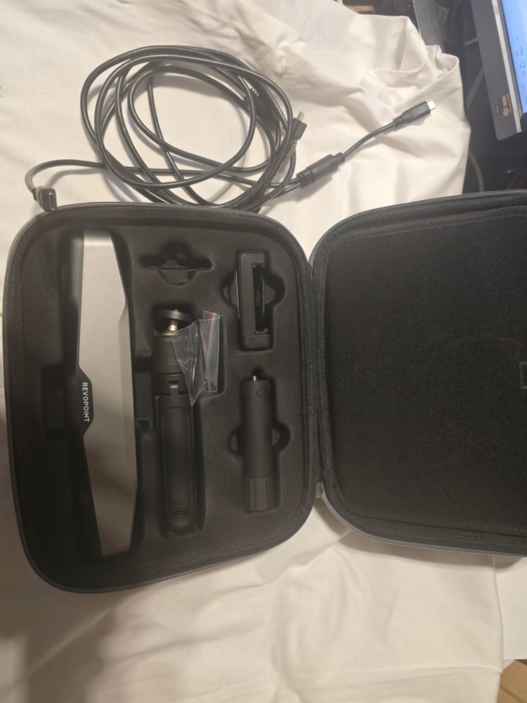 Revopoint Range 2 3d scanner and Turntable