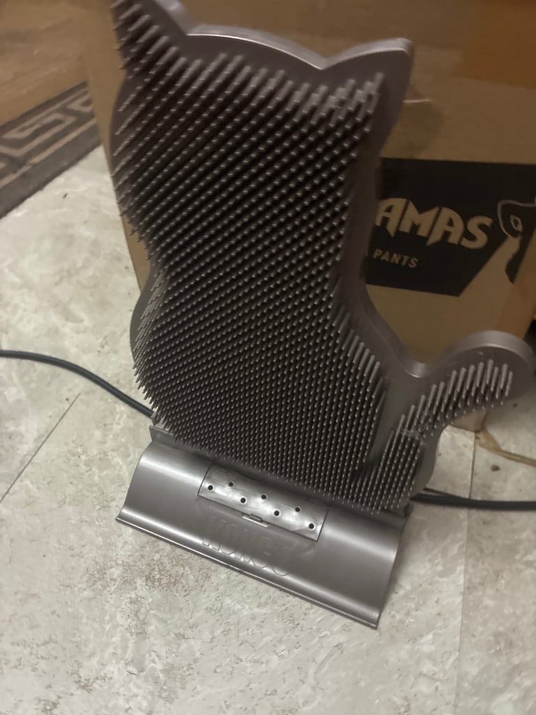 Cat scratching board 