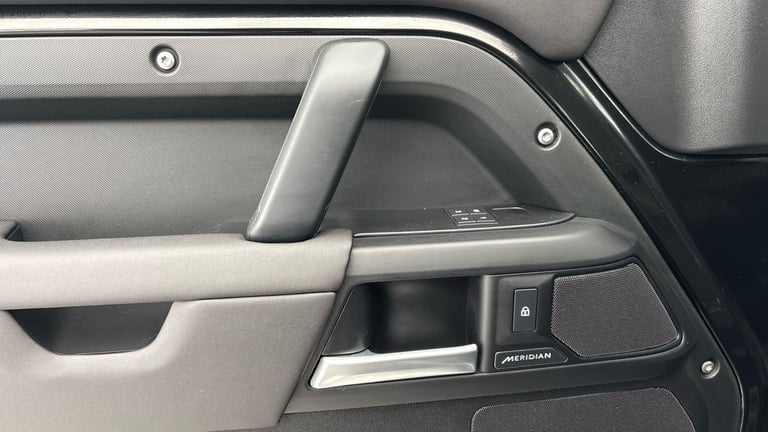 2025 Land Rover Defender 110 3.0 D250 MHEV X-Dynamic SE Hard Top SUV 5dr Diesel Auto 4WD MWB Euro...