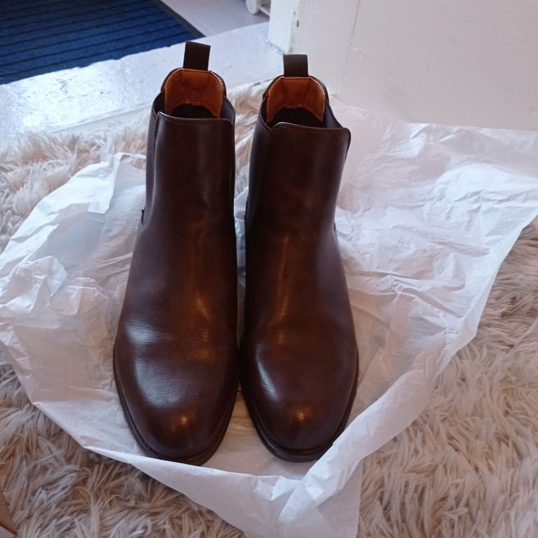 Men Chelsea boots, dark brown, UK 7