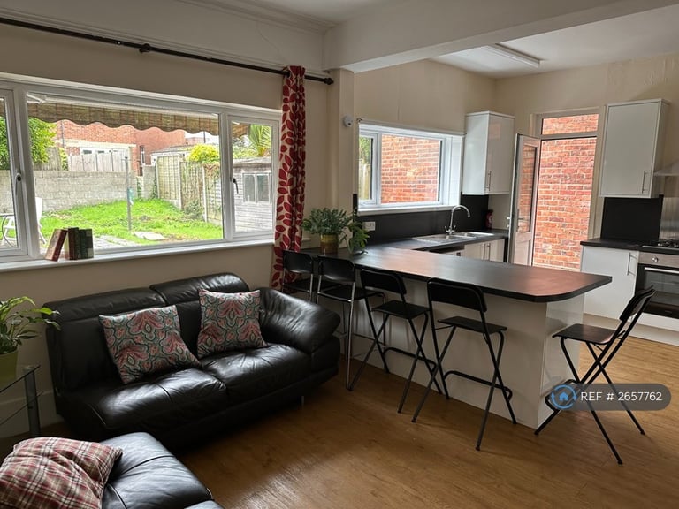 6 bedroom house in Frederica Road, Bournemouth, BH9 (6 bed) (#2657762)