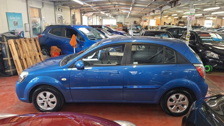 2011 Kia Rio '2' 1.4 Automatic 5-Door From £4,695 + Retail Package HATCHBACK Petrol Automatic