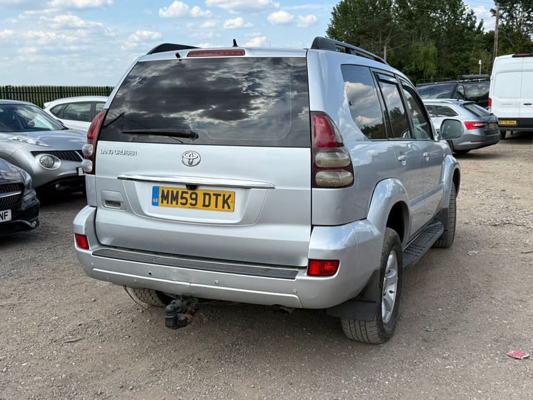 2010 59 TOYOTA LAND CRUISER LIMITED EDITION 3.0 D-4D AUTOMATIC 8 SEATER SILVER