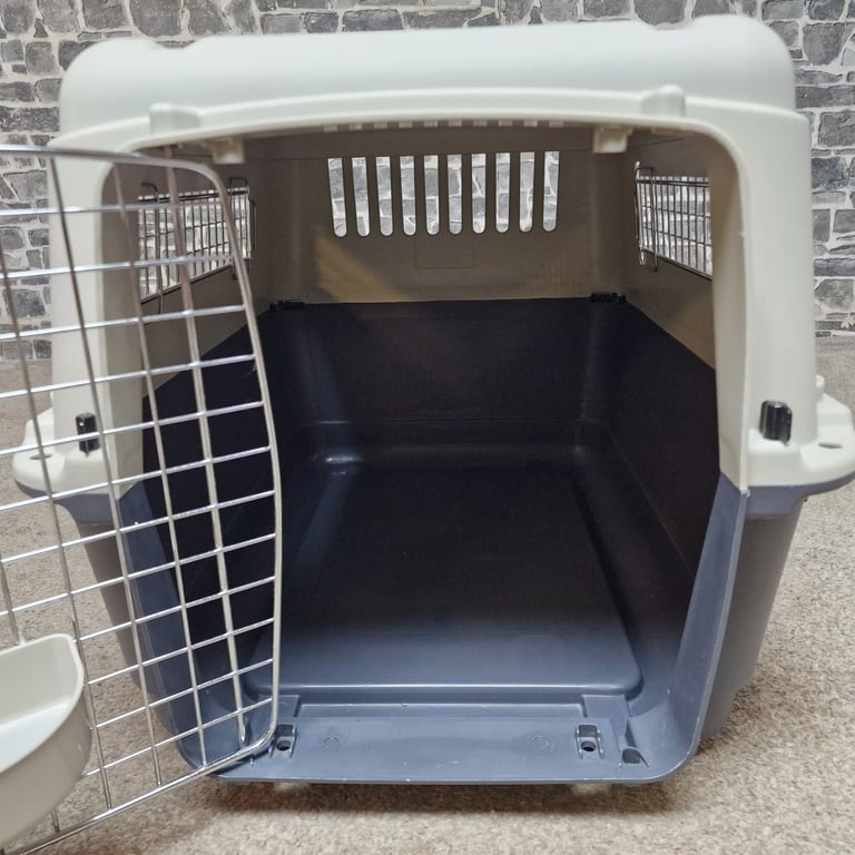 Medium Plastic Dog Travel Crate with Metal Door and Bowl