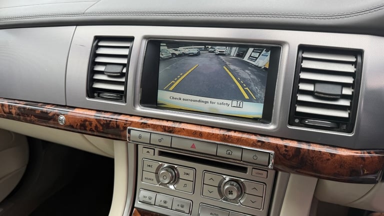 2011 Jaguar XF 3.0d V6 Premium Luxury 4dr Auto SALOON Diesel Automatic