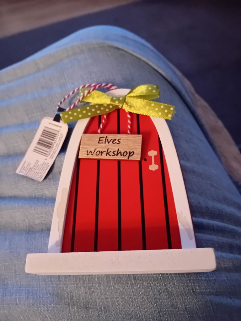 Tree decoration elf workshop