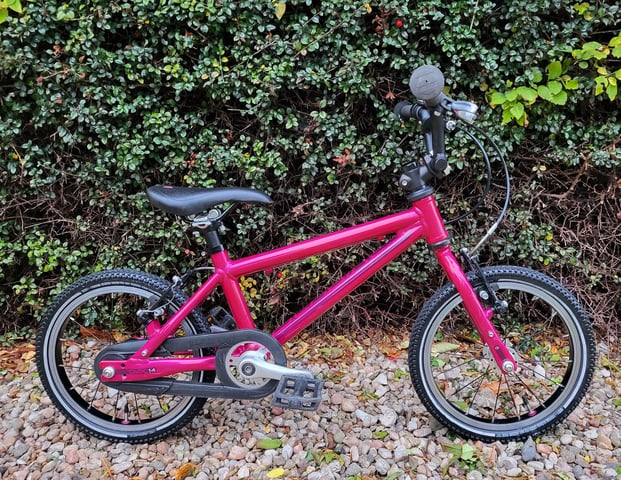 Pink Islabike Cnoc 16 Stabilisers 16 Bike With Stabilisers Deals