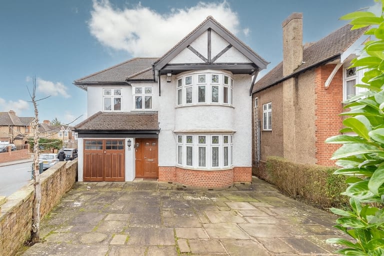 Delightful & Spacious 5-Bedroom Detached Family Home with Beautiful Garden near Stanmore