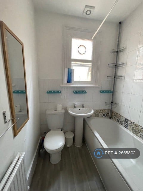 6 bedroom house in Artillery Road, Guildford, GU1 (6 bed) (#2665802)