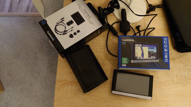 image for Garmen UK and Europe maps Sat nav with trafiic data/BT/touchscreen. Includes travel pack worth £20