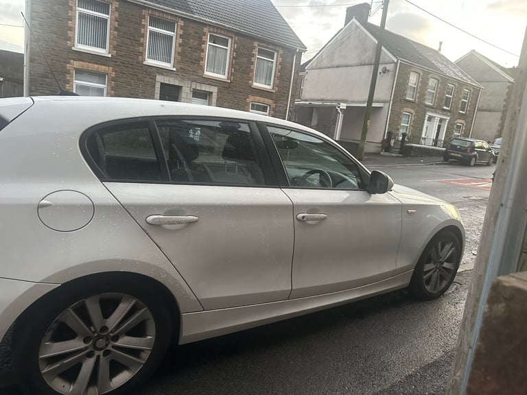 BMW, 1 SERIES, Hatchback, 2010, Manual, 1995 (cc), 5 doors