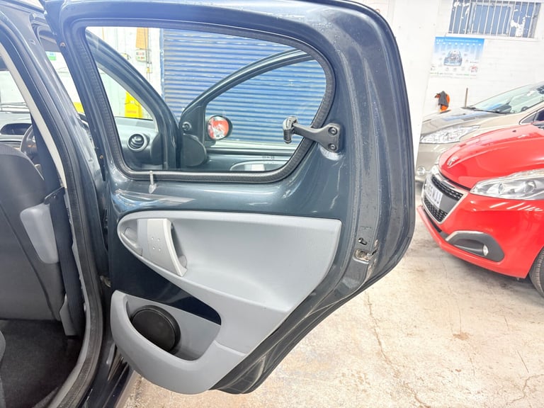 2007 Toyota AYGO 1.0 VVT-i + 5dr MMT HATCHBACK Petrol Automatic