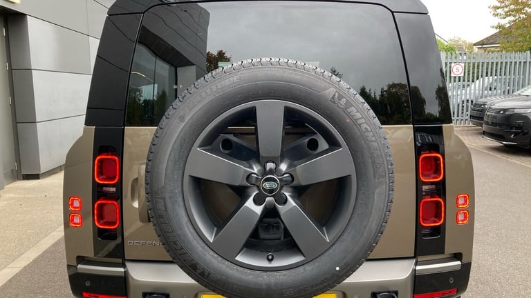 2024 Land Rover Defender 3.0 D250 X-Dynamic HSE 90 3dr Auto Diesel Estate Estate Diesel Automatic