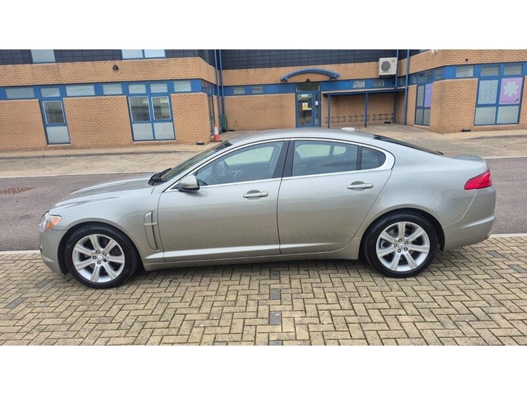 2010 Jaguar XF d V6 Luxury Saloon Diesel Automatic