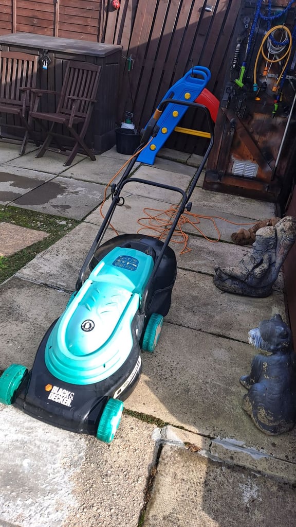 Electric lawnmower 