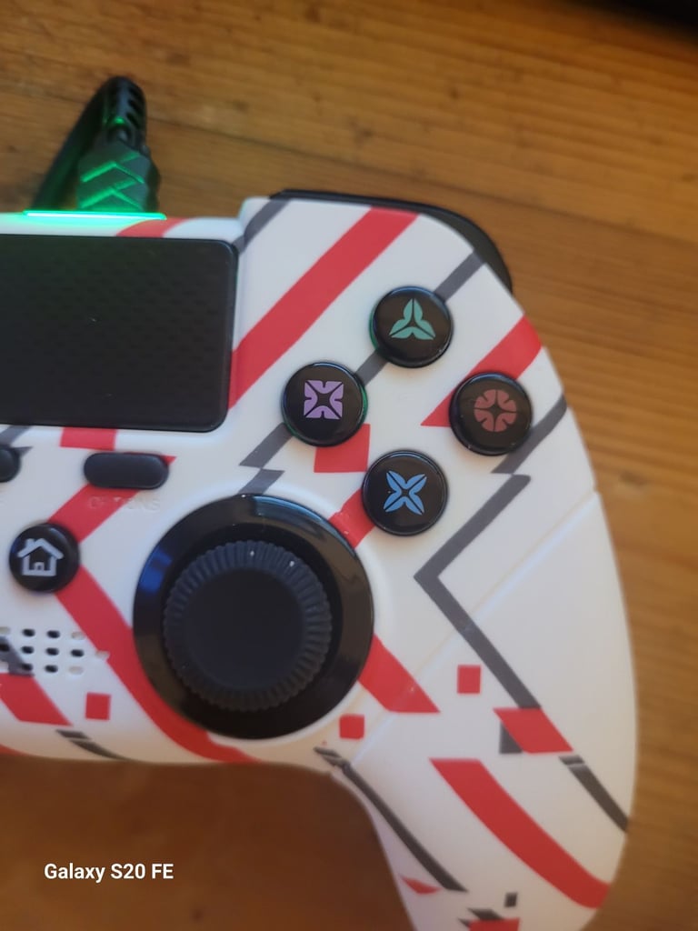 preloved xrocker Game Controller Black Wired PC USB - minor right thumbstick drift