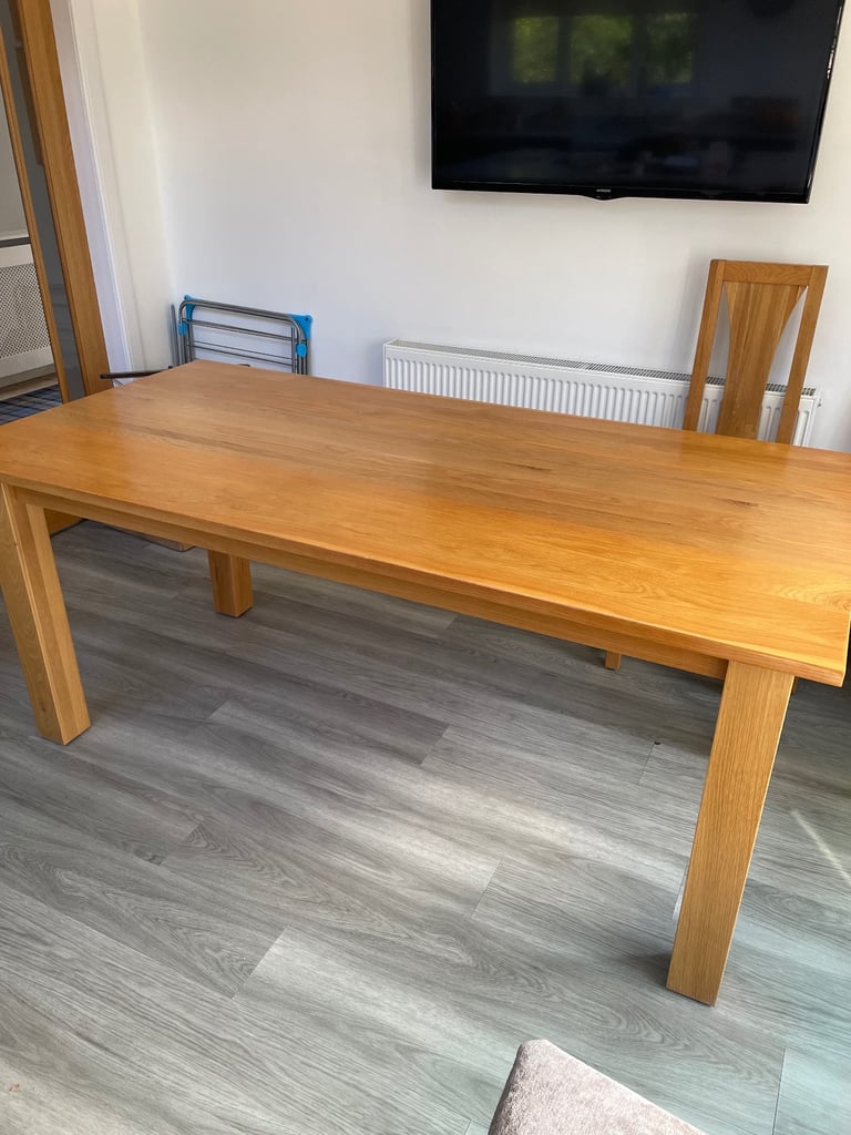 Dining room table