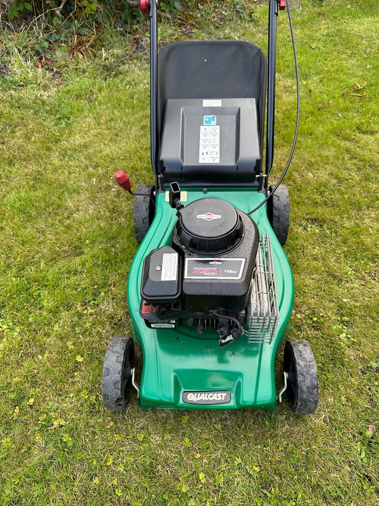 Qualcast petrol lawnmower 16”cut Briggs engine mower VGC solid steel deck mower serviced 