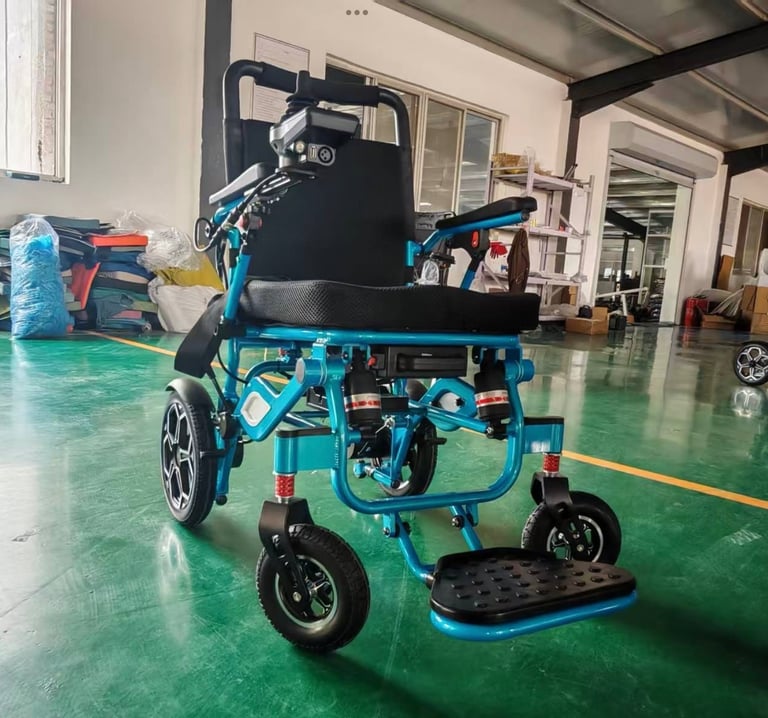 Folding electric wheelchair 