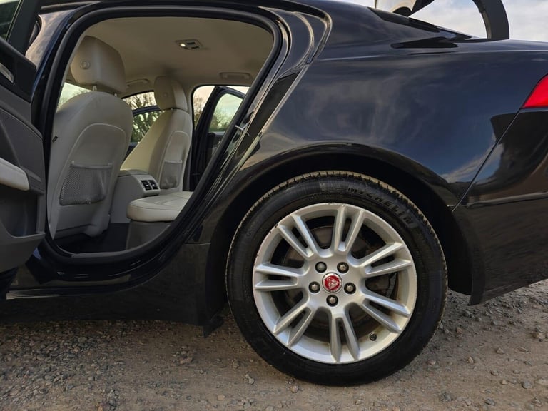 2016 Jaguar XE 2.0d Prestige Auto Euro 6 (s/s) 4dr Saloon Diesel Automatic