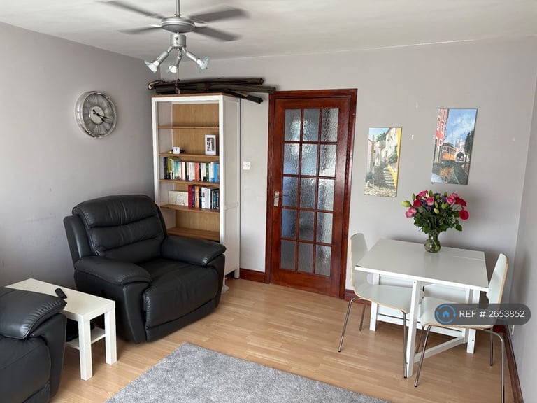 2 bedroom flat in Bushey, Bushey, WD23 (2 bed) (#2653852)