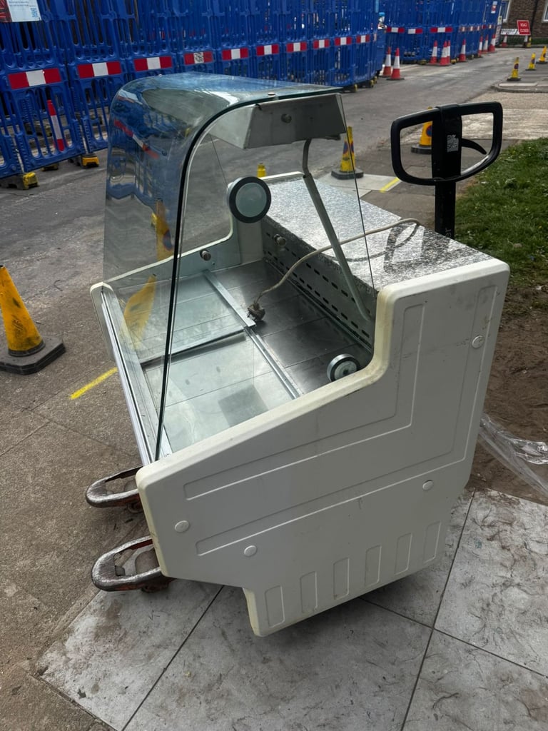  🧊 Serve Over Display Fridge – Commercial Counter