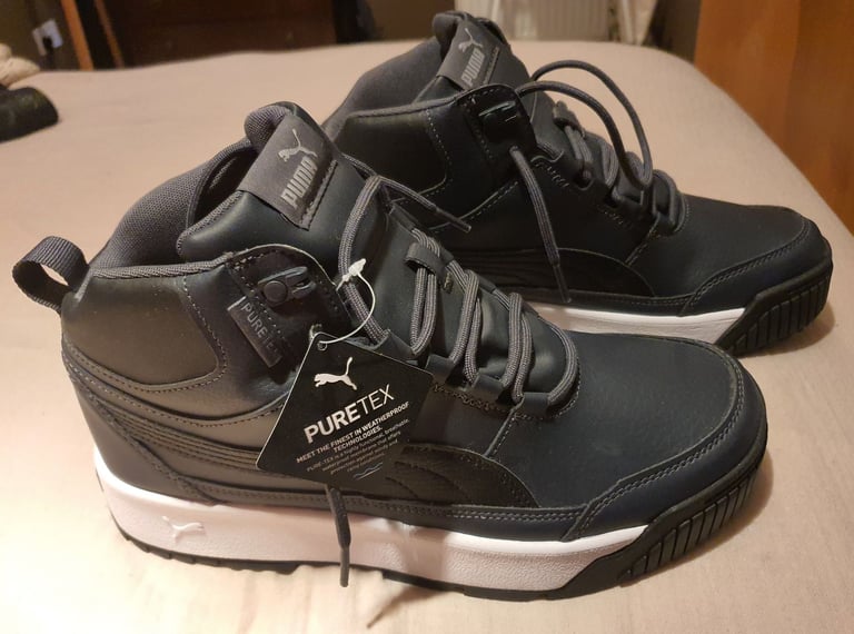image for Puma Men's Boots Size 9 Mint Condition (Rarely Available) Navy Upper/Black Sole/White Mid Sole