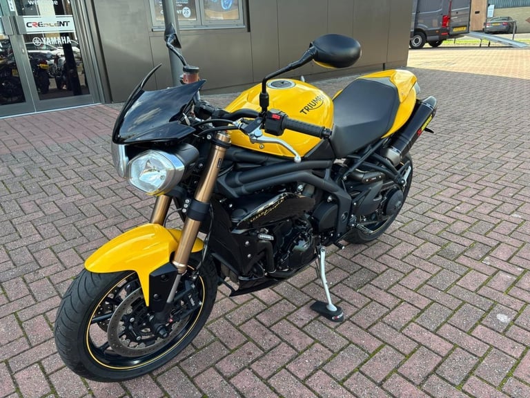 2015 TRIUMPH SPEED TRIPLE 1050 - TWIN AKRA'S - 6 STAMPS - 12 MONTHS MOT