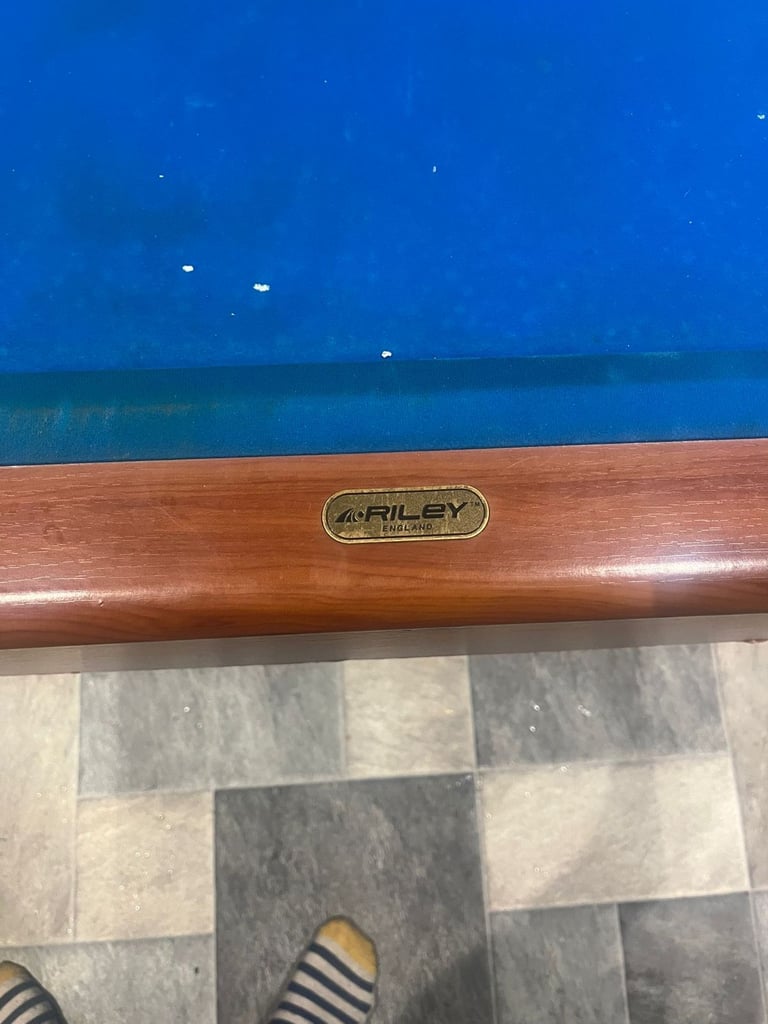 RIELY POOL TABLE