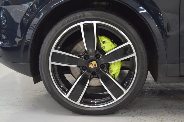PORSCHE CAYENNE 3.0 V6 E-Hybrid 17.9kWh Platinum Edition 2022