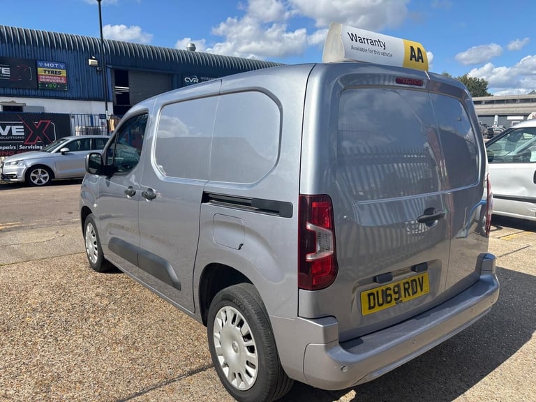 2019 Vauxhall Combo 2300 1.5 Turbo D 100ps H1 Sportive Van PANEL VAN DIESEL Manual