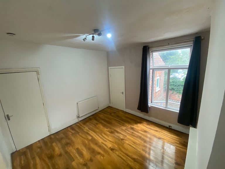 Flat Big TWO bed + Reception + Kitchen + Bath Levenshulme M19