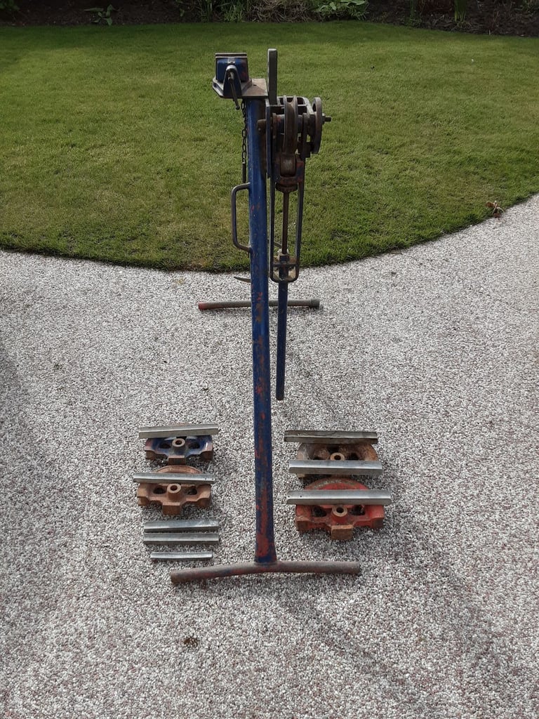 Plumbers pipe bending machine