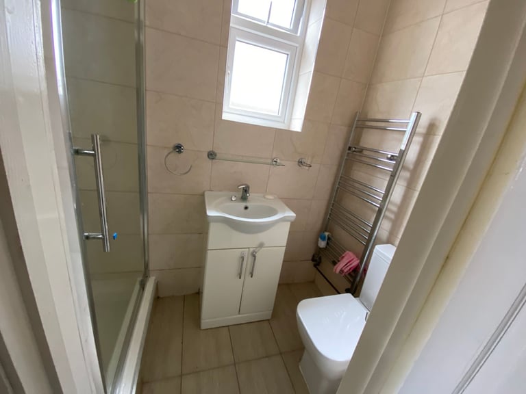 TWO DOUBLE BEDROOM GROUND FLOOR FLAT FURNISHED WITH GARDEN  NEAR KENTON STATION 