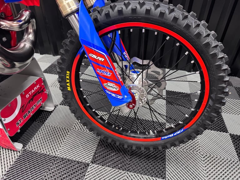 2026 BETA RR 300 RACE 2 STROKE ENDURO BIKE 