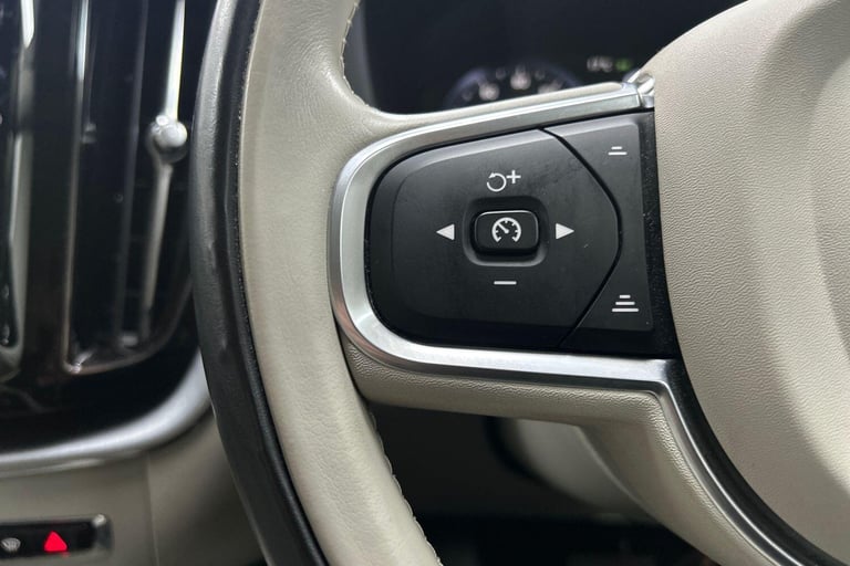  Volvo XC60 2.0 T5 Momentum Pro Auto AWD Euro 6 (s/s) 5dr Petrol Automatic